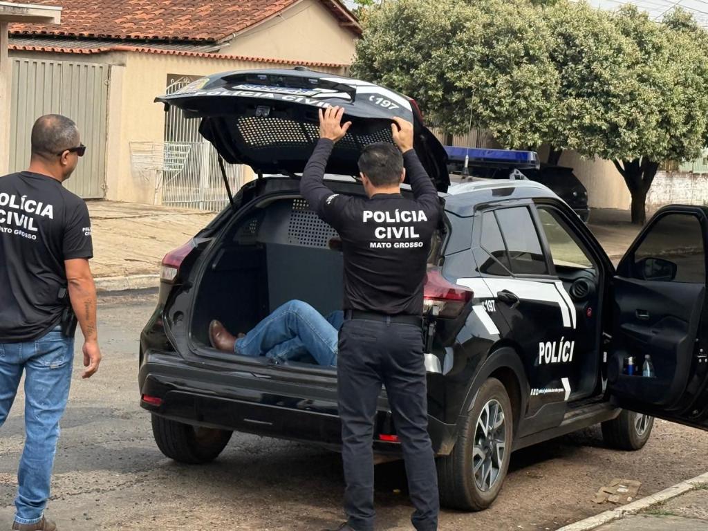 Polícia Civil apreende dispositivos e prende professor suspeito de crimes sexuais.