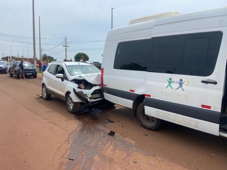 Acidente em Tangará da Serra com van da saúde, Ecosport e Jeep Renegade