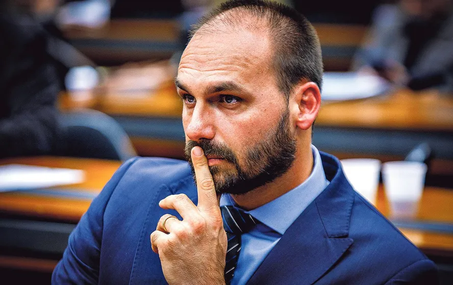 - Eduardo Bolsonaro diz que será candidato à presidência em 2026 se Jair Bolsonaro não puder concorrer