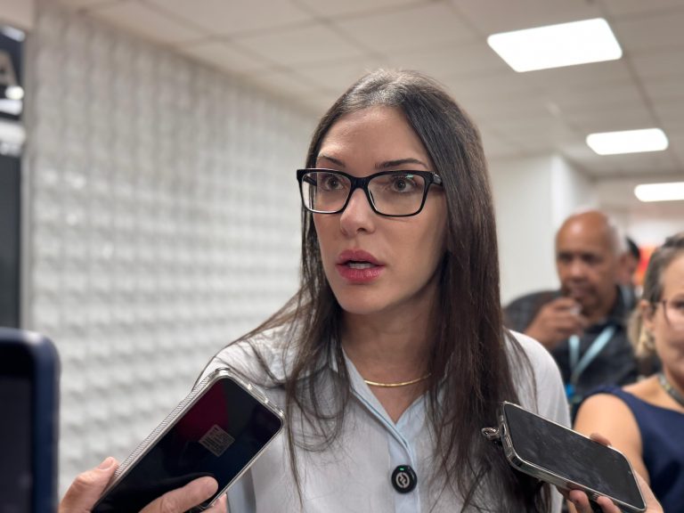 Janaína Riva reafirma candidatura ao Senado durante entrevista na Assembleia Legislativa