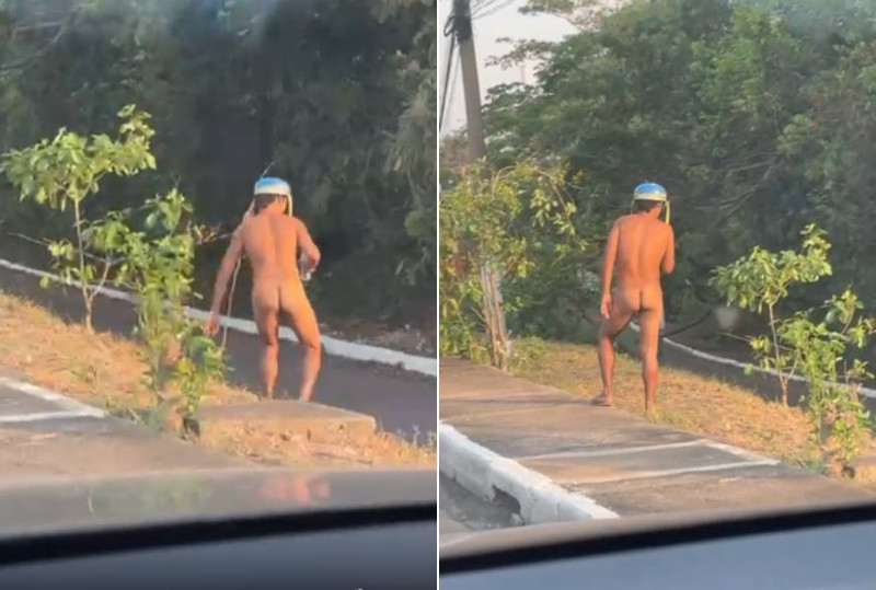 Homem nu com chapéu caminha por avenida movimentada