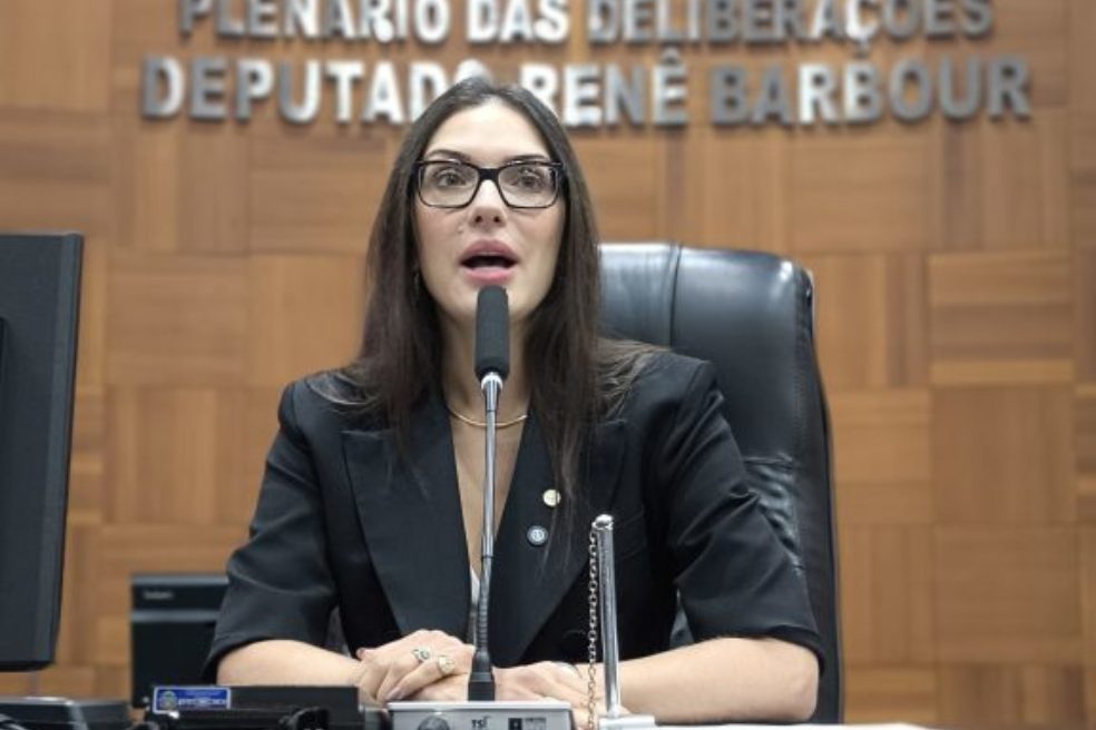 Janaina Riva propõe lei que proíbe concursos apenas para cadastro de reserva em Mato Grosso  